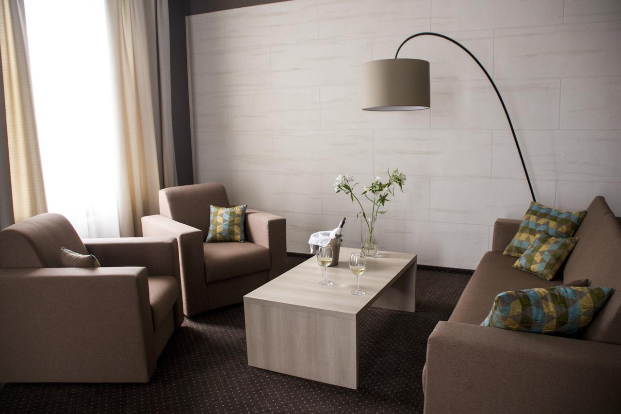 Hotel Versailles Lutsk Room photo