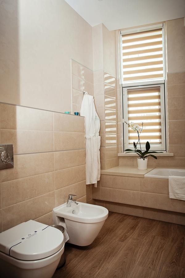 Hotel Versailles Lutsk Exterior photo