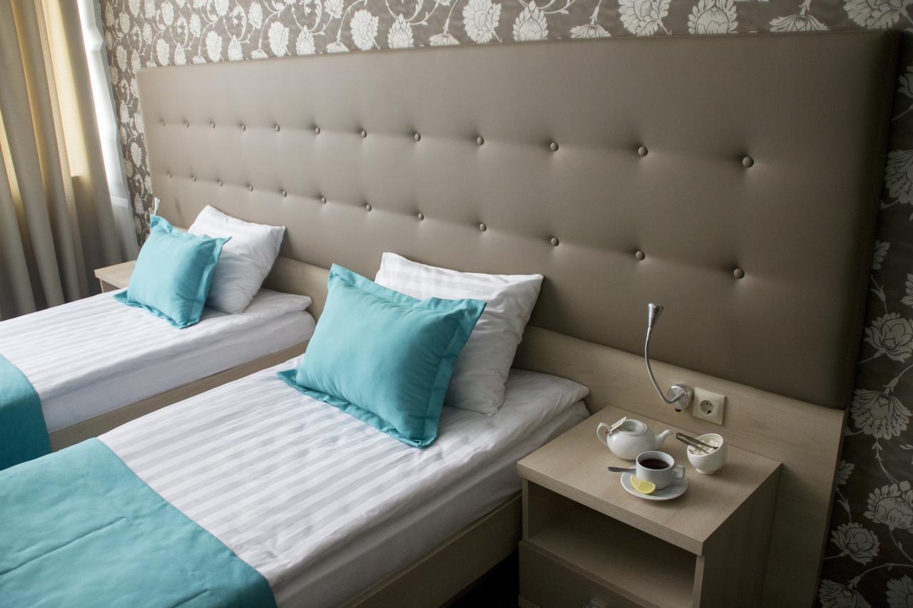 Hotel Versailles Lutsk Exterior photo